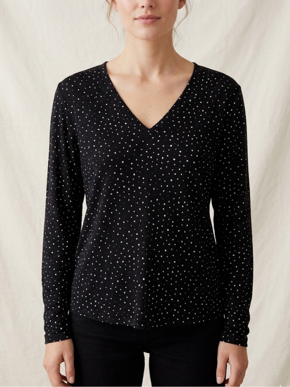 Reitmans Black Polka Dot V-Neck Top – Size M | Flirty Fit | Soft Stretch |